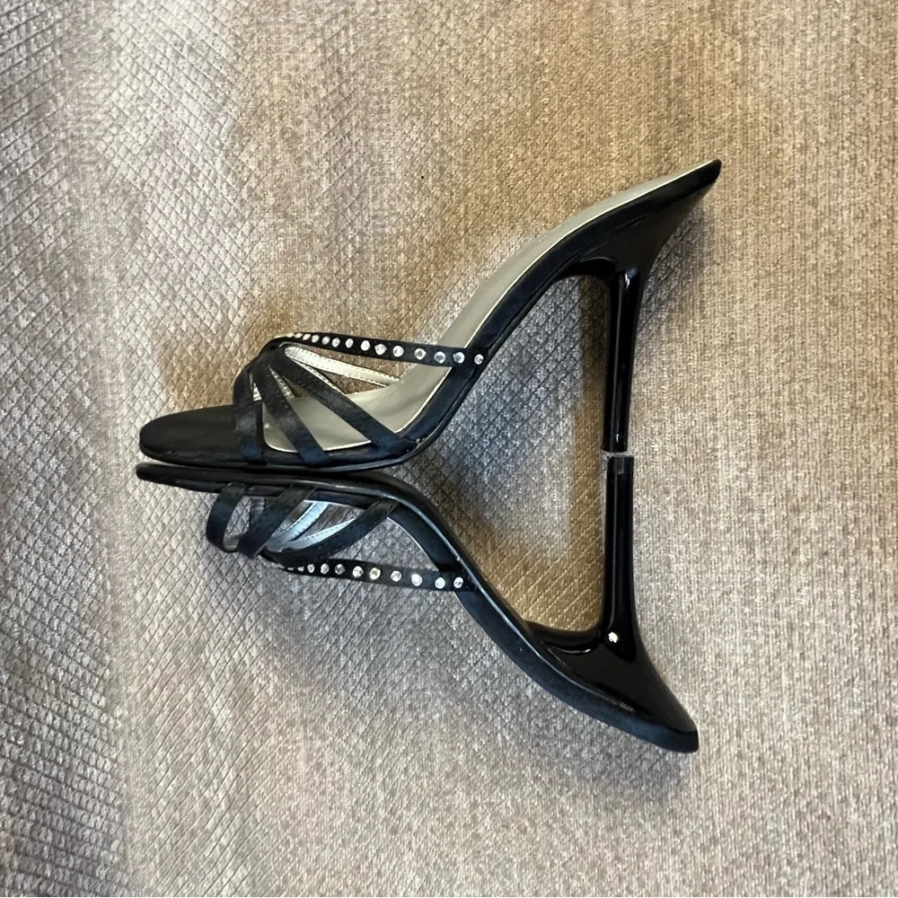 Guess Women’s Black Strappy Rhinestone Heel size 5 in like new condition - Picture 7 of 11